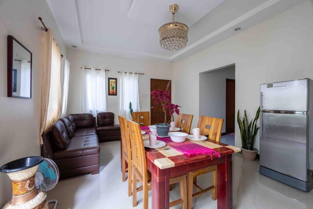 Four Bedroom Staycation House In Tagaytay Tagaytay City Extérieur photo