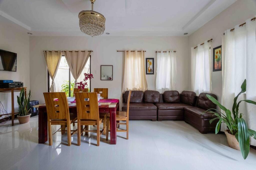 Four Bedroom Staycation House In Tagaytay Tagaytay City Extérieur photo